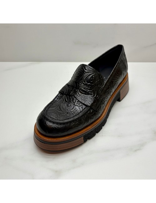 MOCASIN repujado negro
