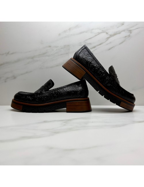 MOCASIN repujado negro