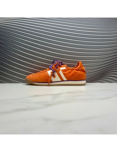 Retro sneaker naranja