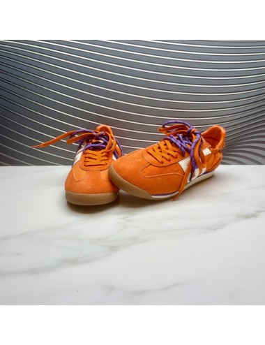 Retro sneaker naranja