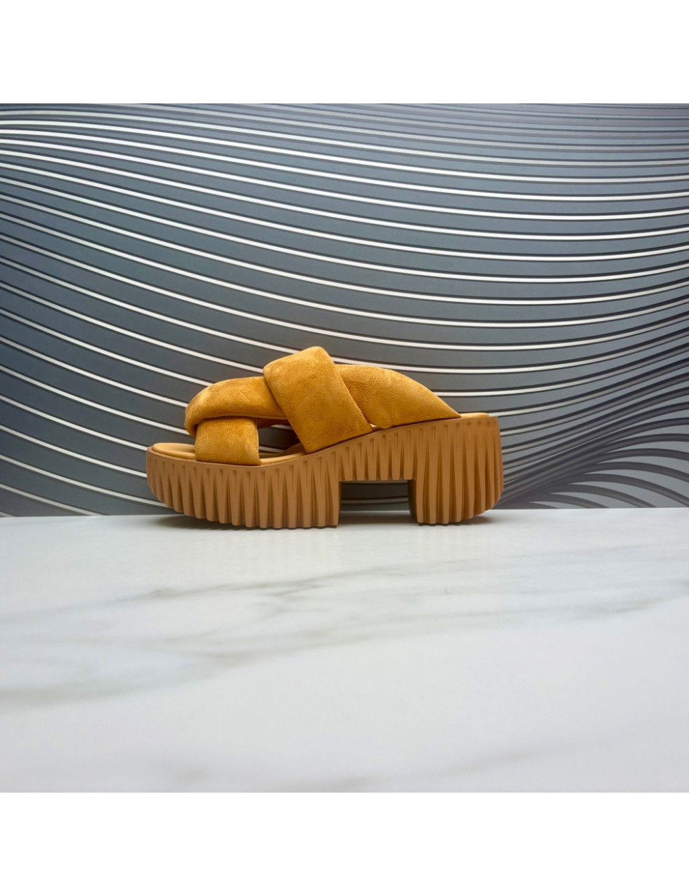 SANDALIA super tubular ante cuero
