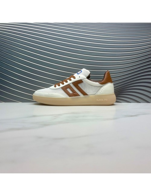 Deportivo blanco cuero