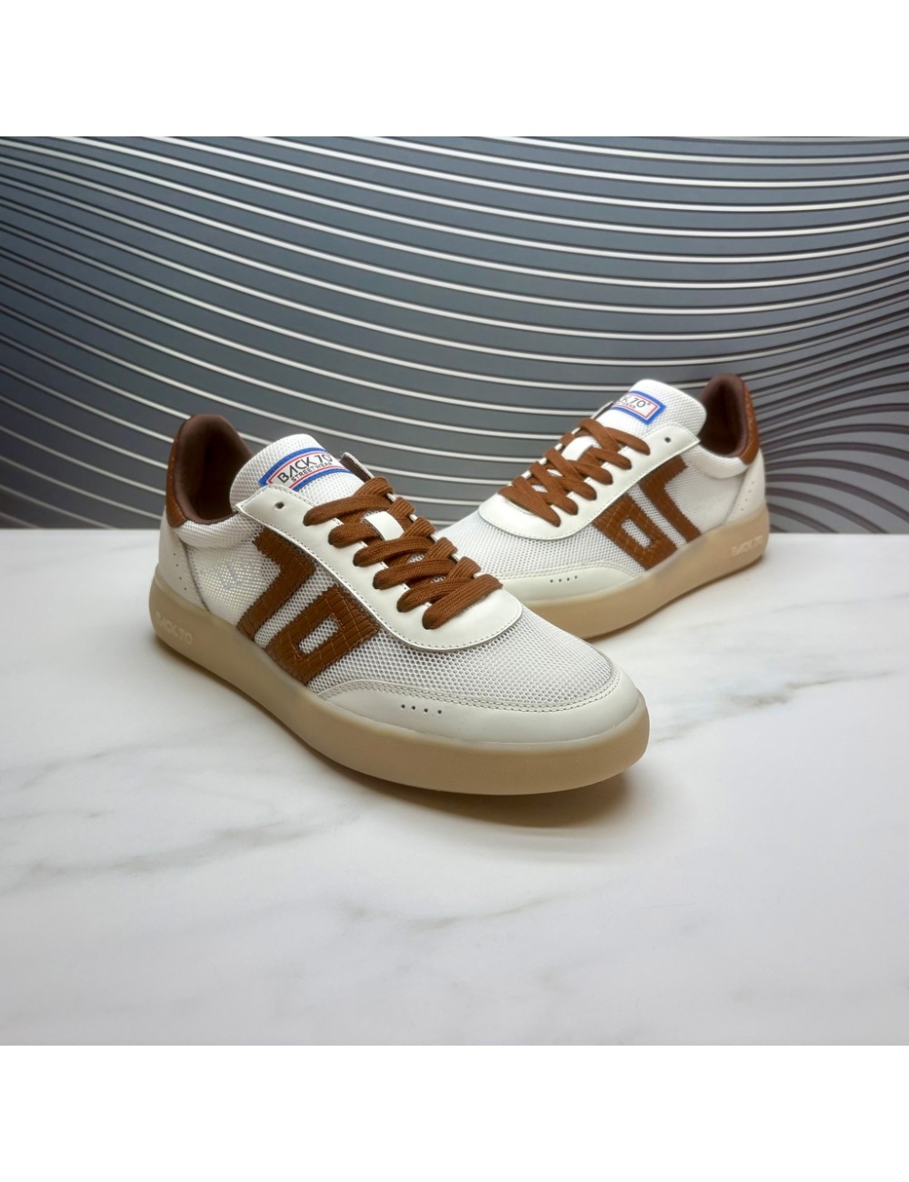 Deportivo blanco cuero