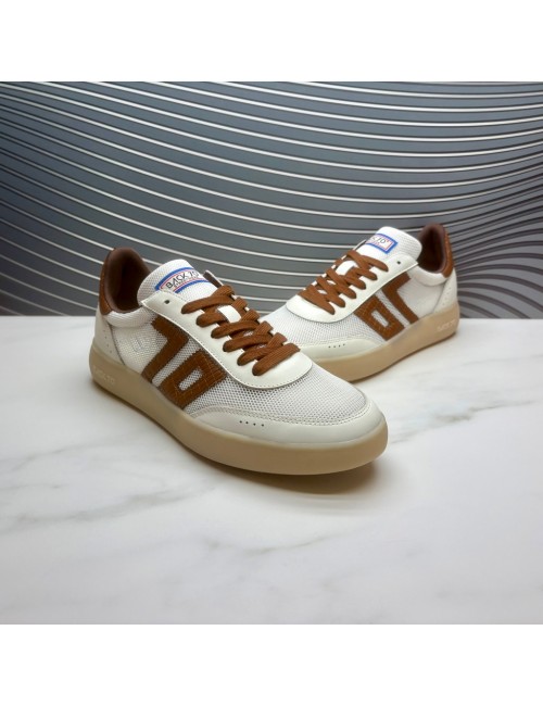 Deportivo blanco cuero