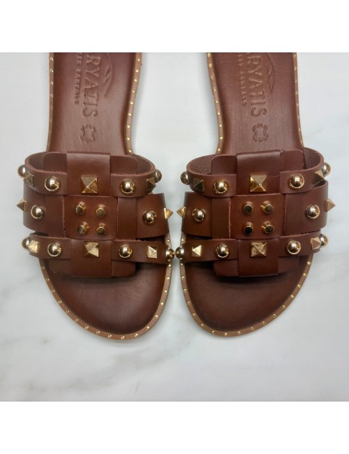 SANDALIA pala tachas marron