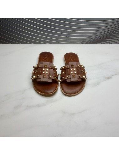 SANDALIA pala tachas marron