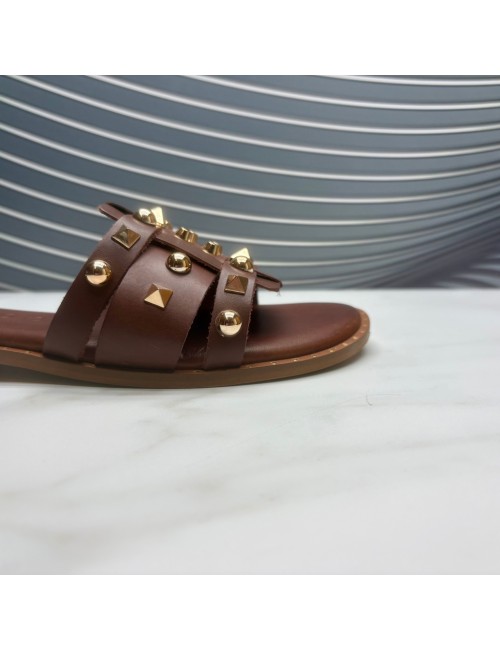 SANDALIA pala tachas marron