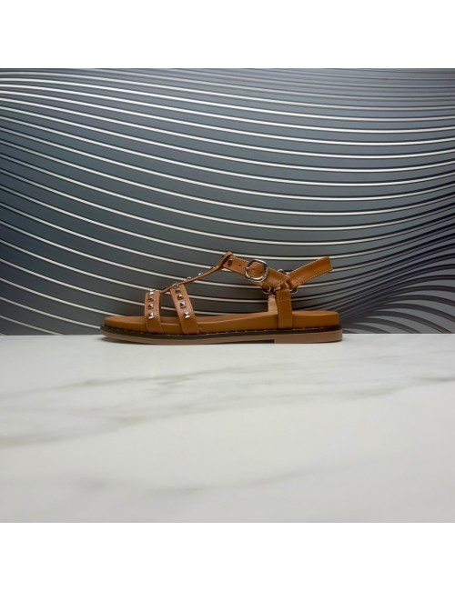 SANDALIA tachas cuero
