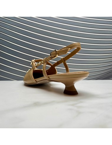 ZAPATO abierto tachas camel