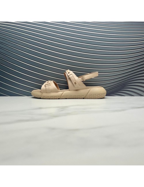 SANDALIA tachas beig