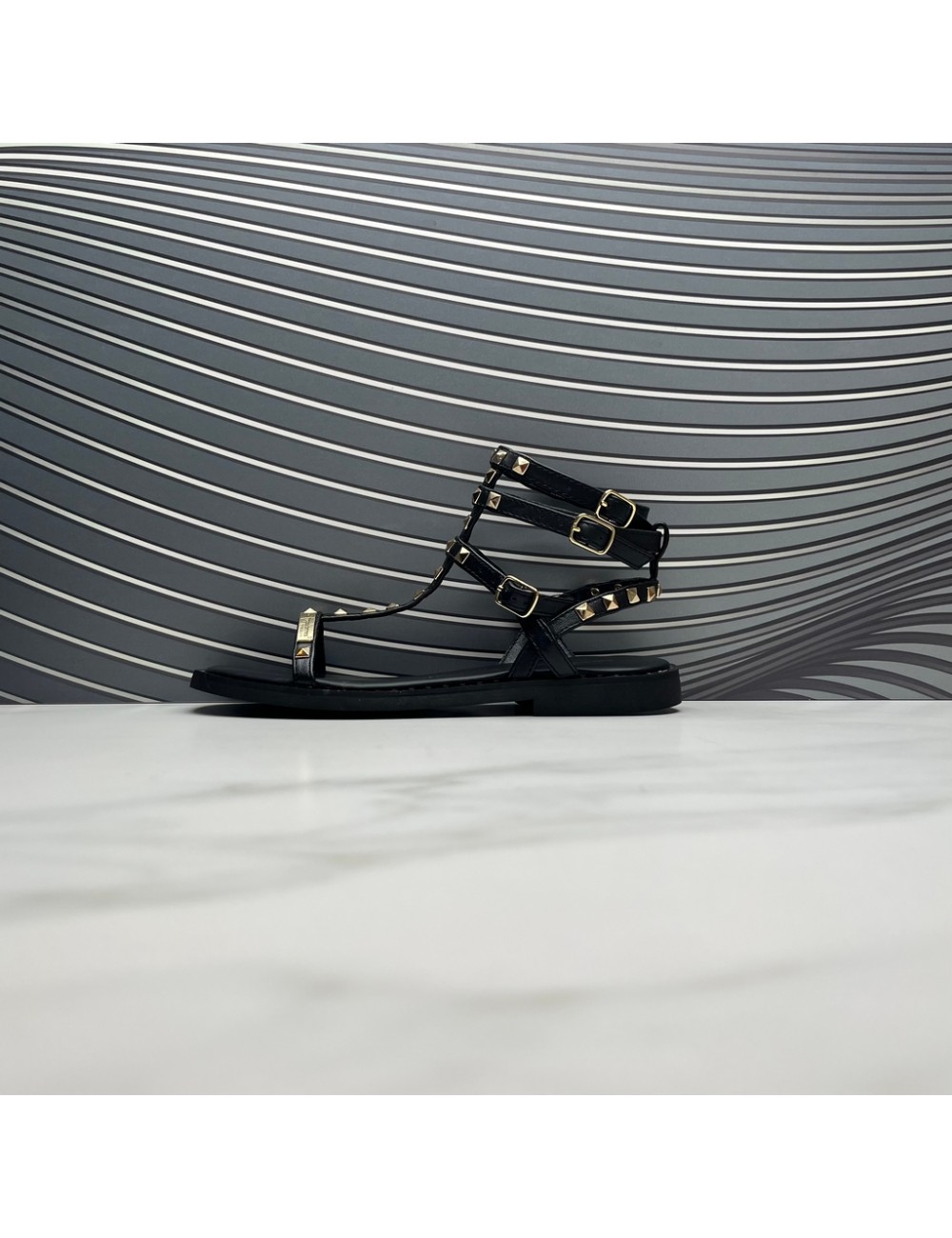 SANDALIA tachas negra
