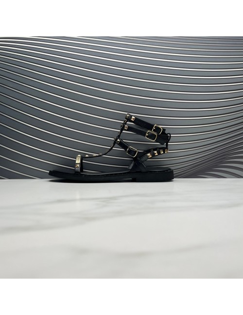 SANDALIA tachas negra