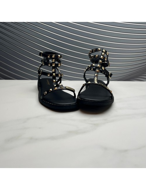 SANDALIA tachas negra