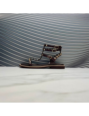 SANDALIA tachas marron