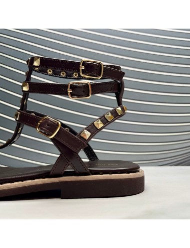 SANDALIA tachas marron