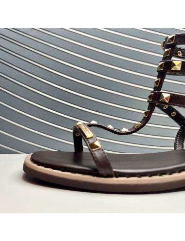 SANDALIA tachas marron