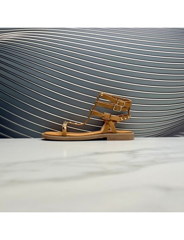 SANDALIA tachas cuero