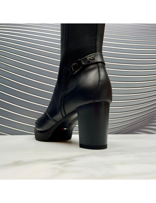Bota plataforma negra