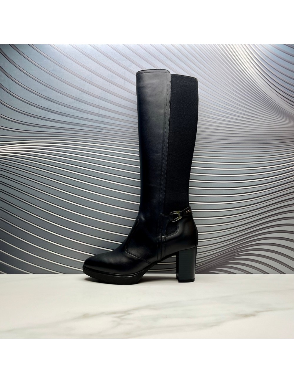 Bota plataforma negra