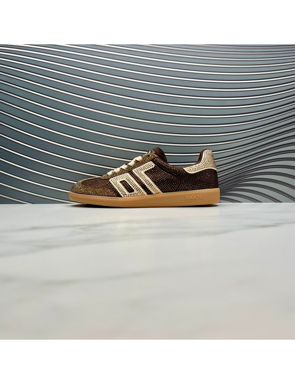 RETRO SNEAKER brillos cuero