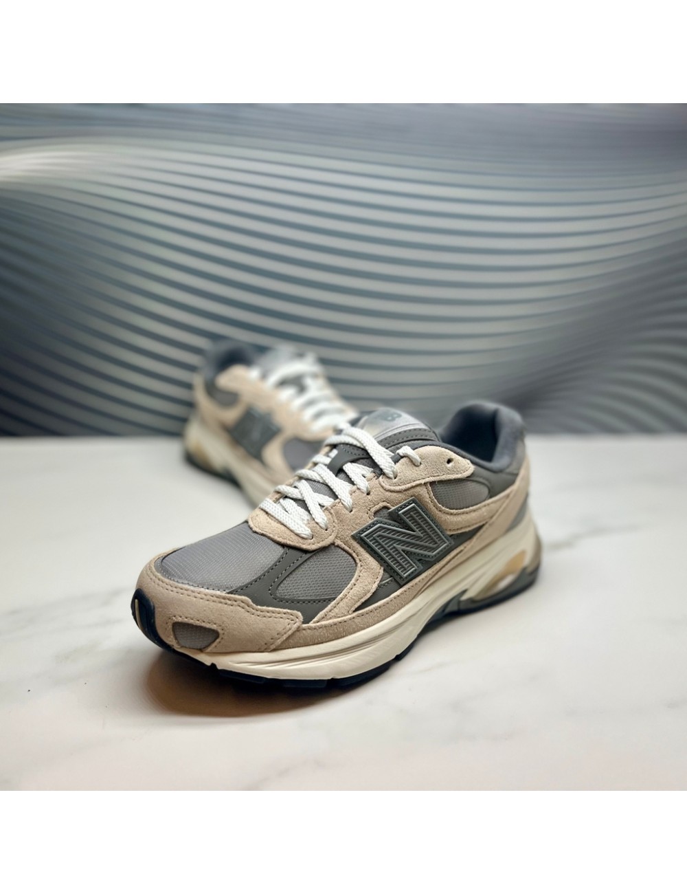 SNEAKER TAUPE gris piedra