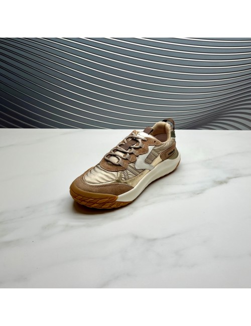 SNEAKER DORADO